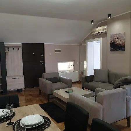 アパート Stojanovic アランジェロヴァツ